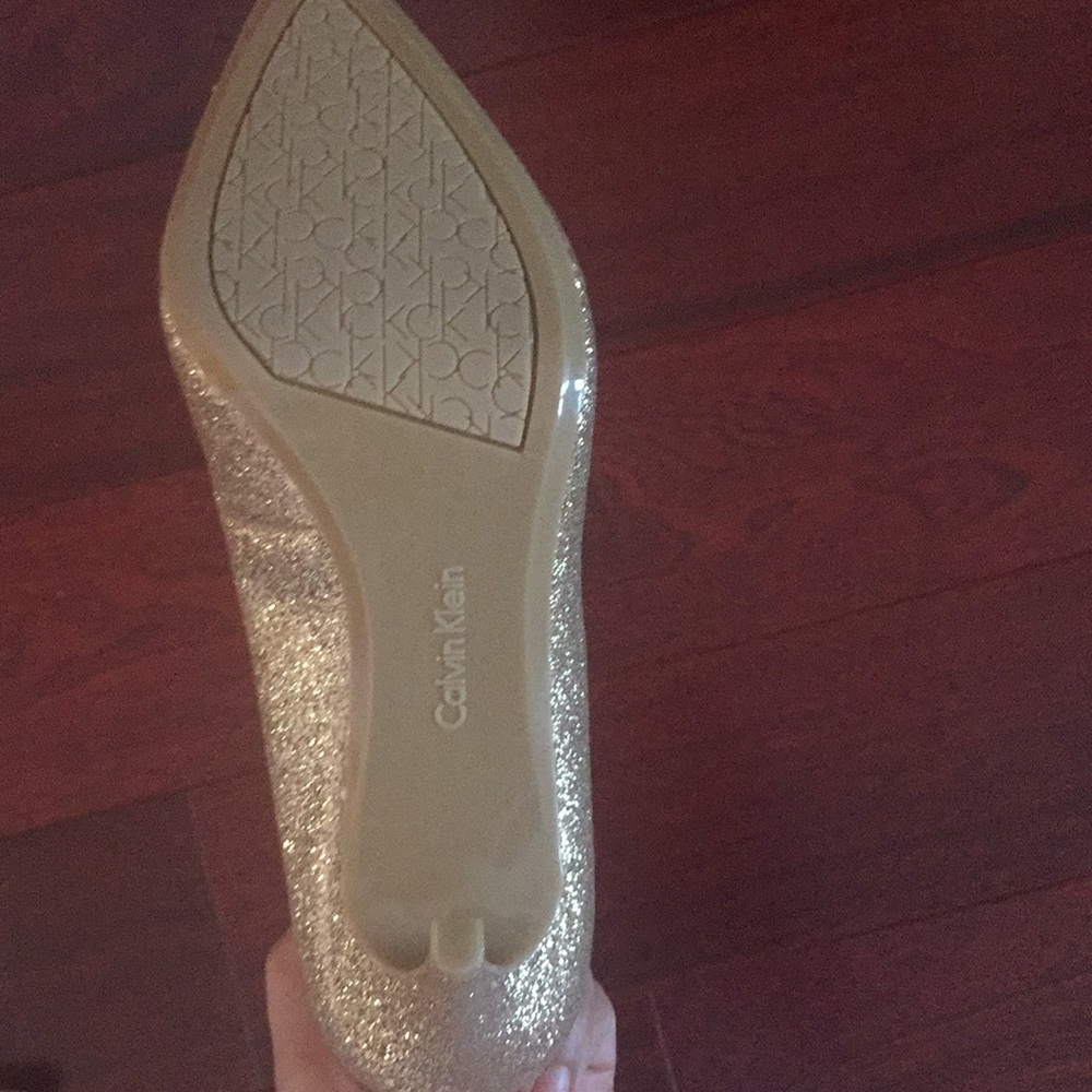 🎉 HP X 4⭐️ Firm Price ⭐️ NWT Calvin Klein Shimmery Gold Heels - Picture 4 of 5